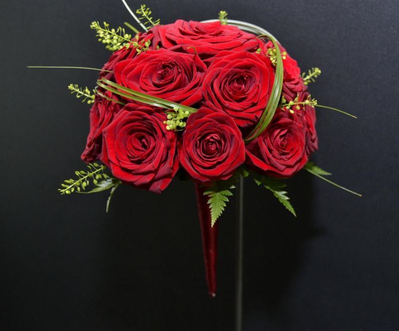 Bouquet de rosas rojas. - Imagen 4