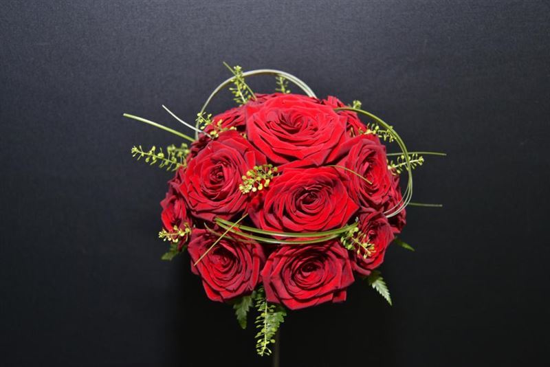 Bouquet de rosas rojas. - Imagen 5