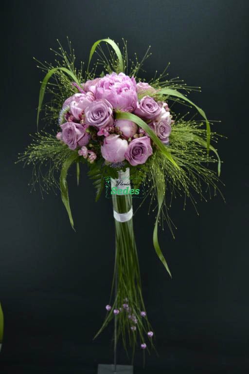 Bouquet peonias malvas. - Imagen 1
