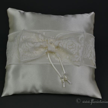 Cojín con lazo para alianzas. - Imagen 1