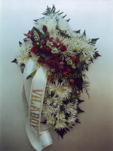 Cruz de crisantemo y centro flor variada. Ref. 15A - Imagen 1