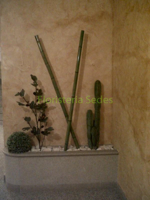 Decoración portal con bambú y cactus. - Imagen 3