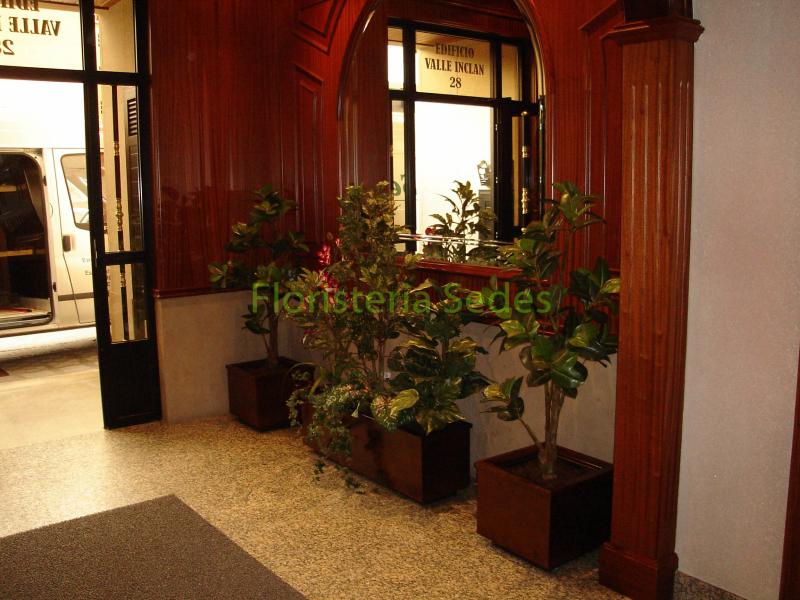 Decoración portal con jardineras inox. - Imagen 2