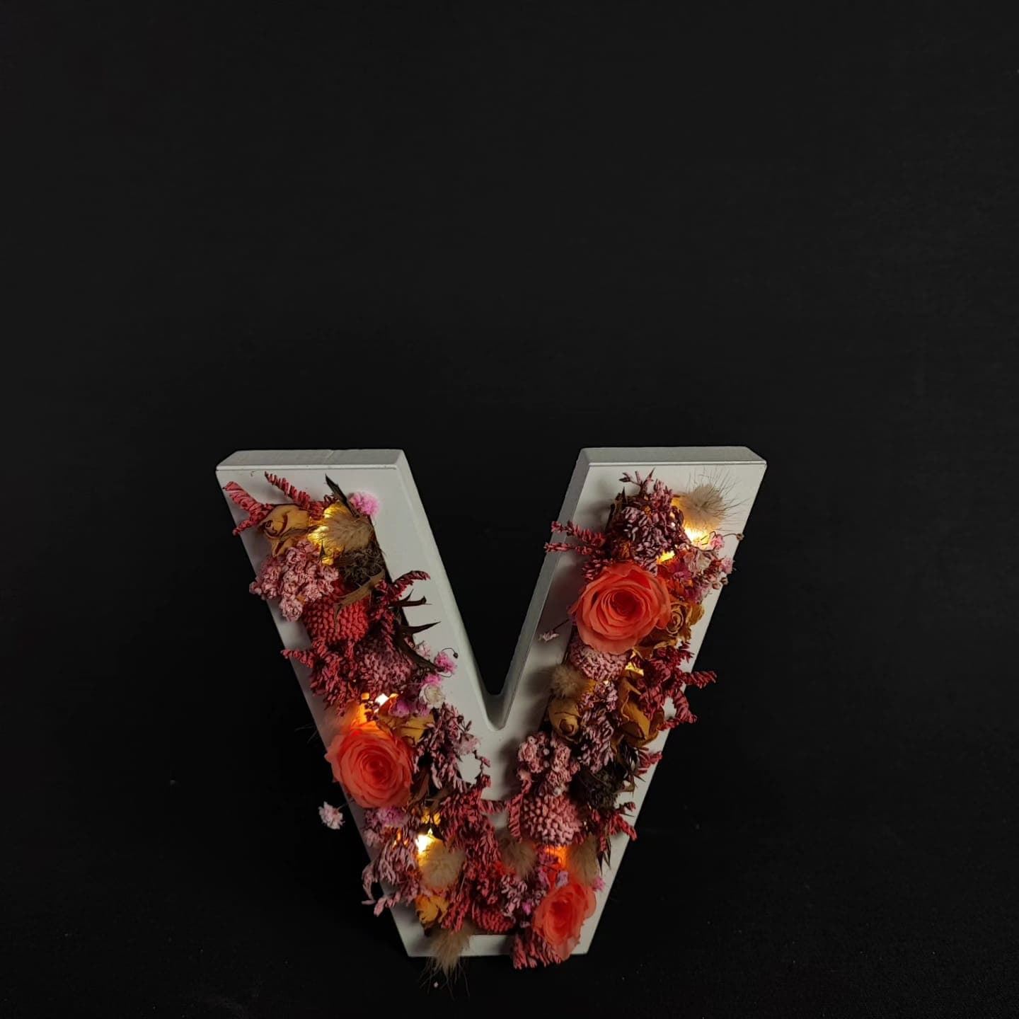 LETRA DECORADA CON FLOR SECA. - Imagen 2