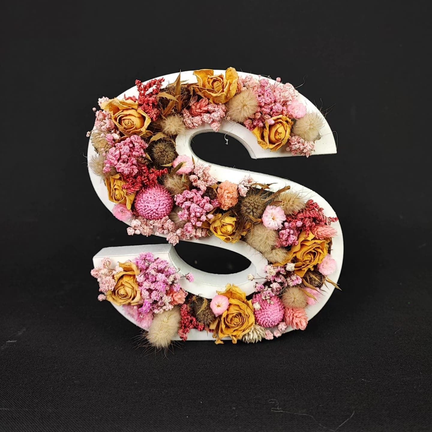 LETRA DECORADA CON FLOR SECA. - Imagen 5